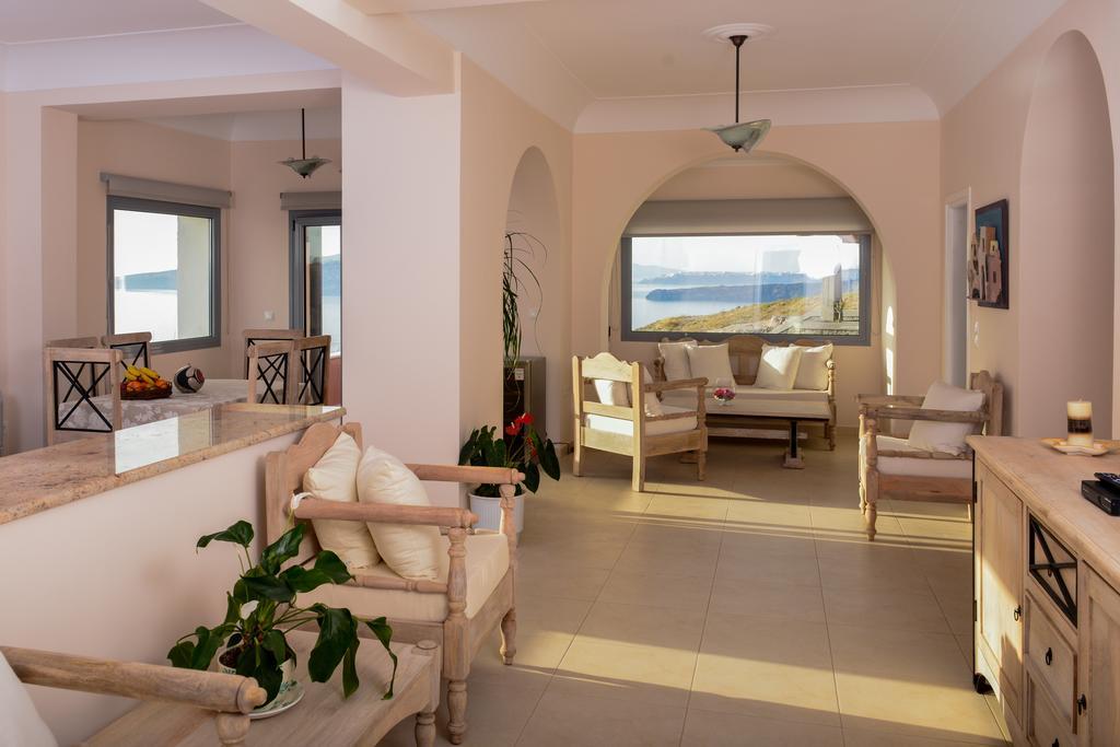 Our Santorini Villa Akrotírion